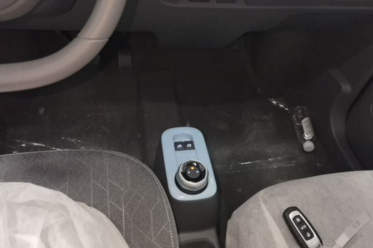 Used Geely Galaxy Panda 2024 Panda Mini 200km Endurance Bear Gear Lever