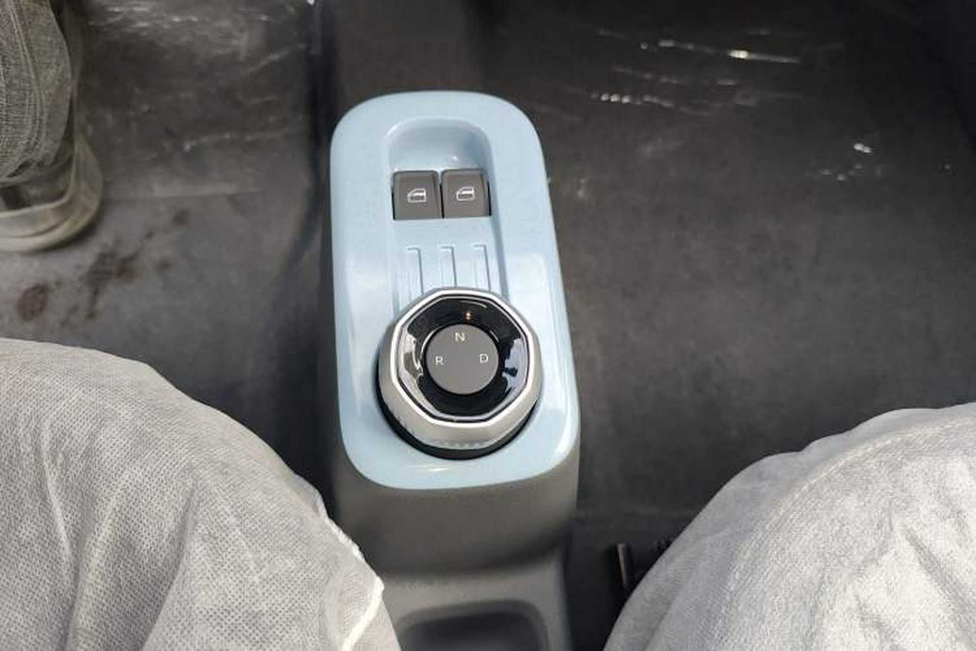 Used Geely Galaxy Panda 2024 Panda Mini 200km Endurance Bear Gear Lever