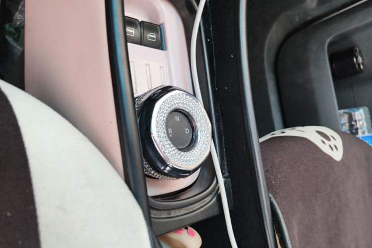 Used Geely Galaxy Panda 2024 Panda Mini 200km Endurance Bear Gear Lever