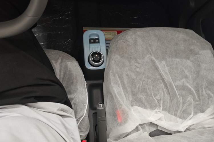 Used Geely Galaxy Panda 2024 Panda Mini 200km Endurance Bear Gear Lever