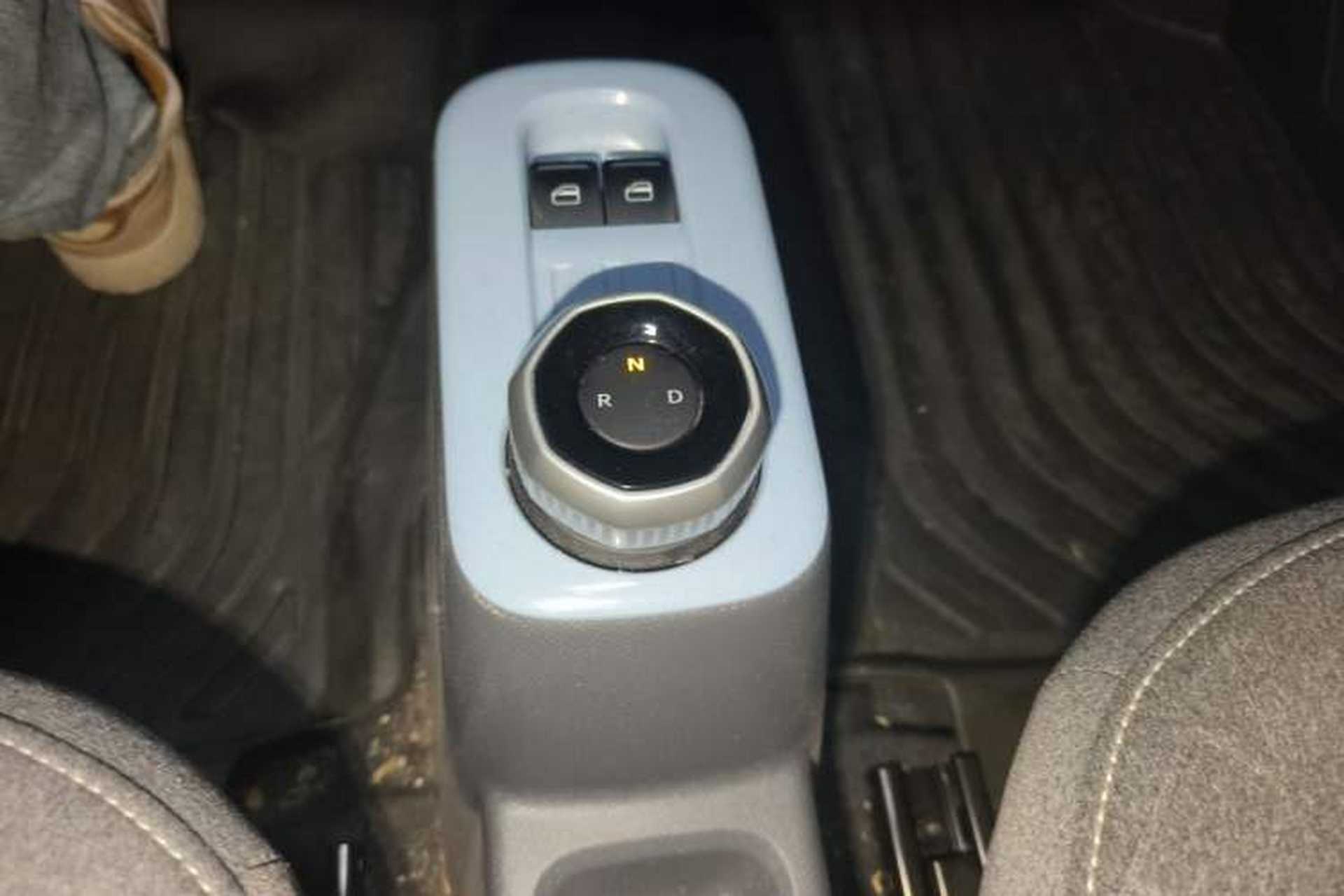 Used Geely Galaxy Panda 2024 Panda Mini 200km Endurance Bear Gear Lever