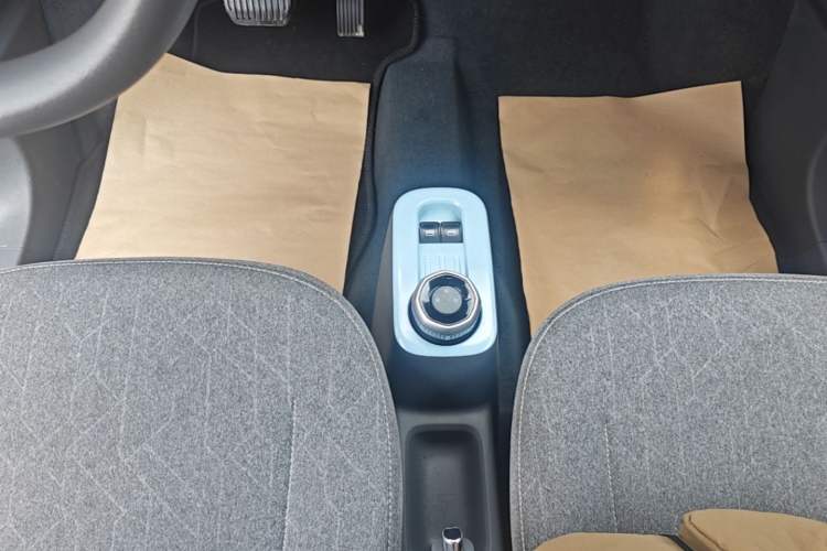 Used Geely Galaxy Panda 2024 Panda Mini 200km Endurance Bear Gear Lever