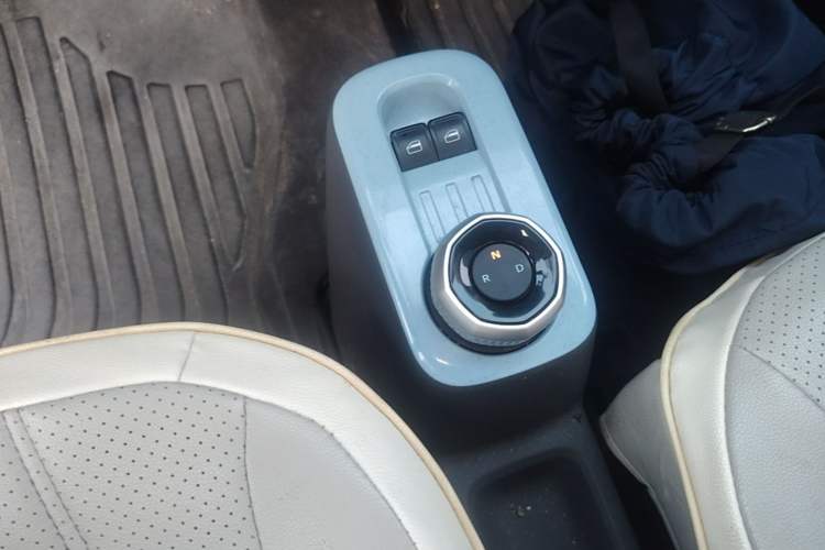 Used Geely Galaxy Panda 2024 Panda Mini 200km Endurance Bear Gear Lever