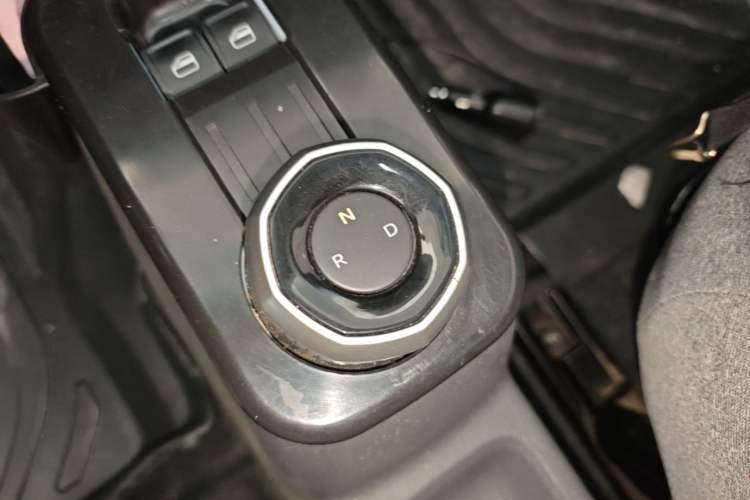 Used Geely Galaxy Panda 2024 Panda Mini 200km Endurance Bear Gear Lever