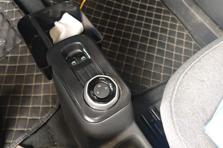 Used Geely Galaxy Panda 2024 Panda Mini 200km Endurance Bear Gear Lever