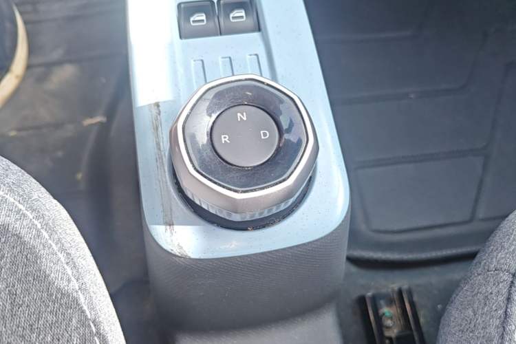 Used Geely Galaxy Panda 2024 Panda Mini 200km Endurance Bear Gear Lever