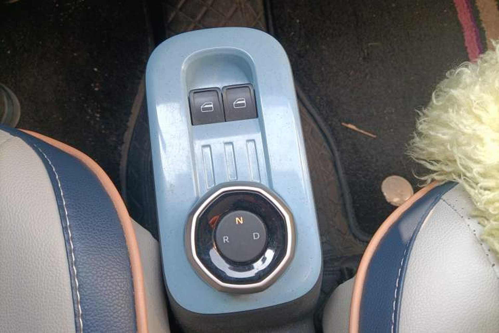 Used Geely Galaxy Panda 2024 Panda Mini 200km Endurance Bear Gear Lever