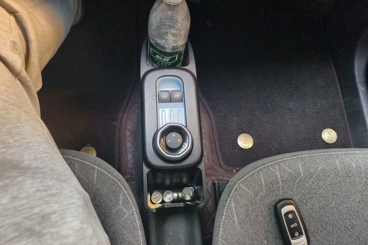Used Geely Galaxy Panda 2024 Panda Mini 200km Endurance Bear Gear Lever