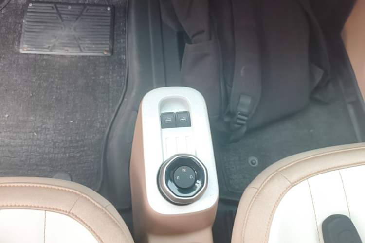Used Geely Galaxy Panda 2024 Panda Mini 200km Endurance Bear Gear Lever