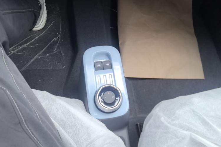 Used Geely Galaxy Panda 2024 Panda Mini 200km Endurance Bear Gear Lever