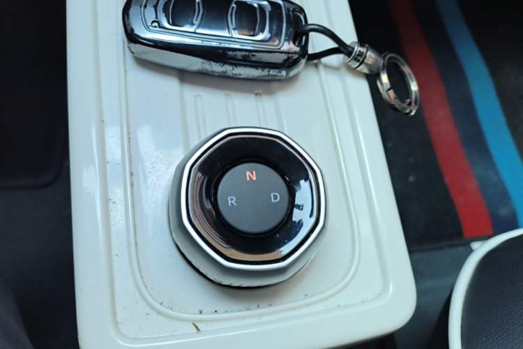 Used Geely Galaxy Panda 2024 Panda Mini 200km Endurance Bear Gear Lever
