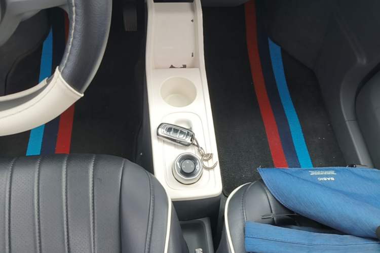 Used Geely Galaxy Panda 2024 Panda Mini 200km Endurance Bear Gear Lever