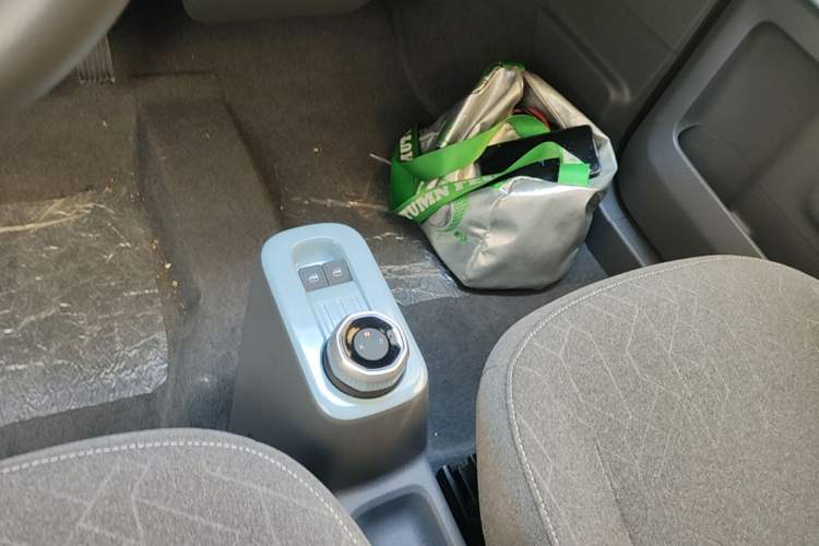 Used Geely Galaxy Panda 2024 Panda Mini 200km Endurance Bear Gear Lever