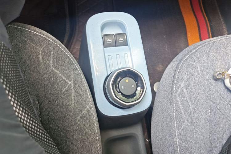 Used Geely Galaxy Panda 2024 Panda Mini 200km Endurance Bear Gear Lever