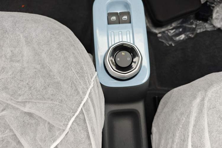 Used Geely Galaxy Panda 2024 Panda Mini 200km Endurance Bear Gear Lever