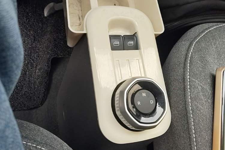 Used Geely Galaxy Panda 2024 Panda Mini 200km Longteng PRO Edition Gear Lever