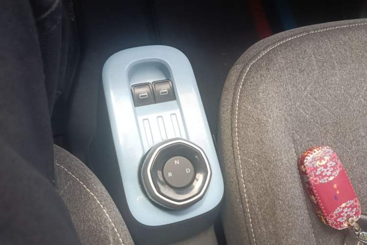 Used Geely Galaxy Panda 2024 Panda Mini 200km Endurance Bear Gear Lever