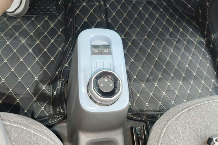Used Geely Galaxy Panda 2024 Panda Mini 200km Endurance Bear Gear Lever