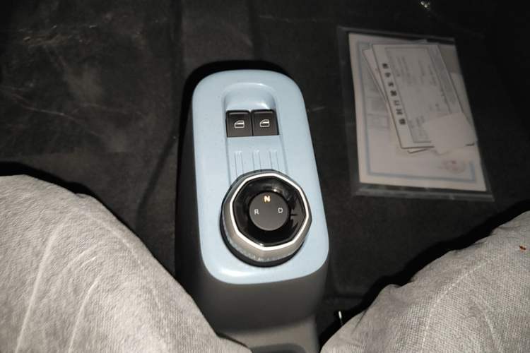 Used Geely Galaxy Panda 2024 Panda Mini 200km Endurance Bear Gear Lever