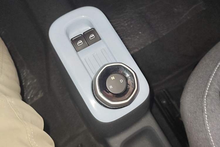 Used Geely Galaxy Panda 2024 Panda Mini 200km Endurance Bear Gear Lever