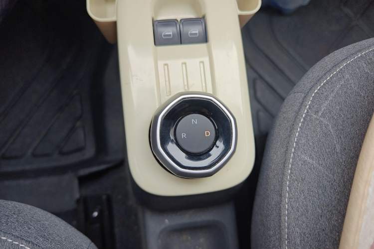 Used Geely Galaxy Panda 2024 Panda Mini 200km Endurance Bear Gear Lever
