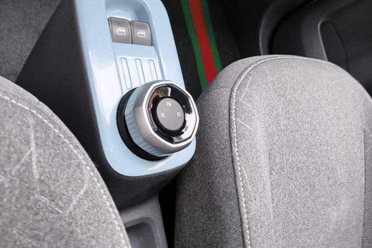 Used Geely Galaxy Panda 2024 Panda Mini 200km Endurance Bear Gear Lever