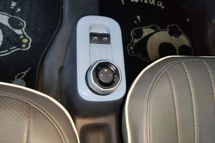 Used Geely Galaxy Panda 2024 Panda Mini 200km Endurance Bear Gear Lever