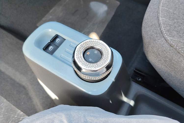 Used Geely Galaxy Panda 2024 Panda Mini 200km Endurance Bear Gear Lever
