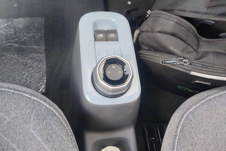 Used Geely Galaxy Panda 2024 Panda Mini 200km Endurance Bear Gear Lever
