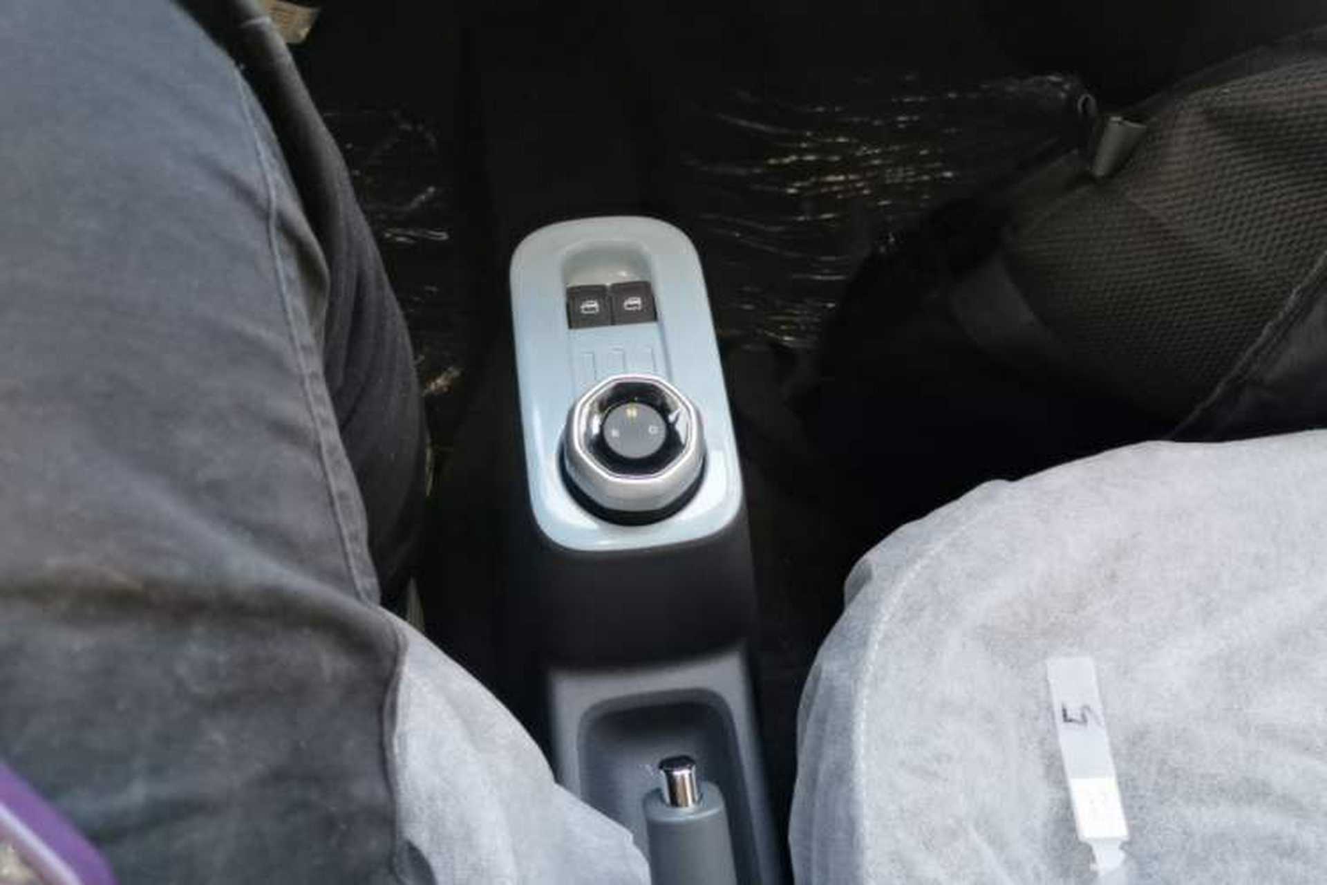 Used Geely Galaxy Panda 2024 Panda Mini 200km Endurance Bear Gear Lever