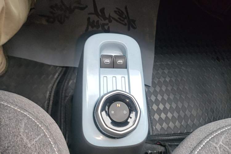 Used Geely Galaxy Panda 2024 Panda Mini 200km Longteng PRO Edition Gear Lever