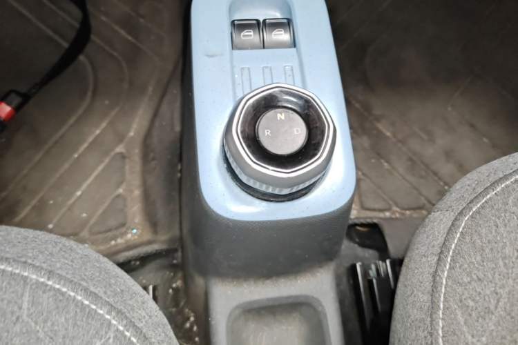Used Geely Galaxy Panda 2024 Facelifted Panda Mini 200km Dragon Edition Gear Lever