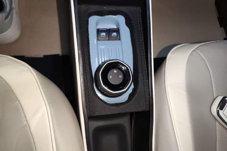 Used Geely Galaxy Panda 2024 Panda Mini 200km Endurance Bear Gear Lever
