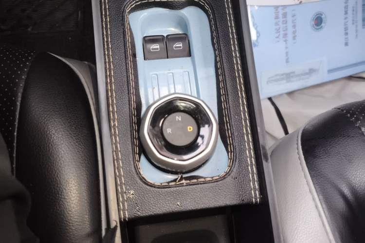 Used Geely Galaxy Panda 2024 Panda Mini 200km Endurance Bear Gear Lever