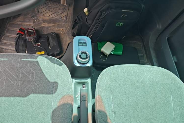 Used Geely Galaxy Panda 2024 Panda Mini 200km Endurance Bear Gear Lever