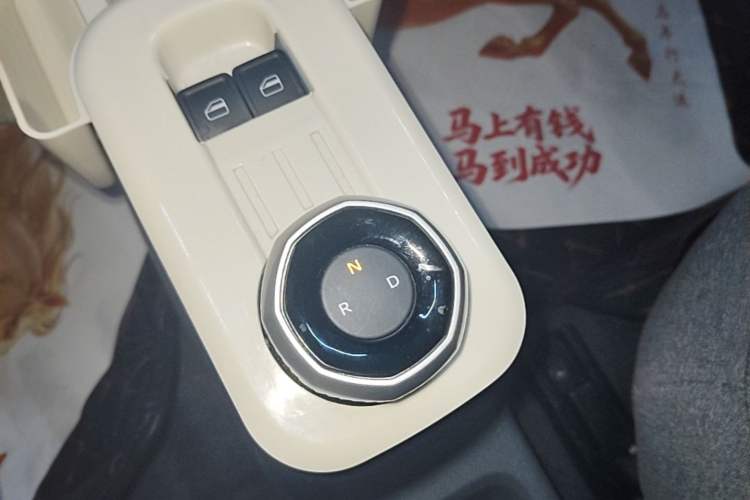 Used Geely Galaxy Panda 2024 Panda Mini 200km Endurance Bear Gear Lever
