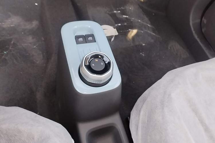 Used Geely Galaxy Panda 2024 Panda Mini 200km Endurance Bear Gear Lever