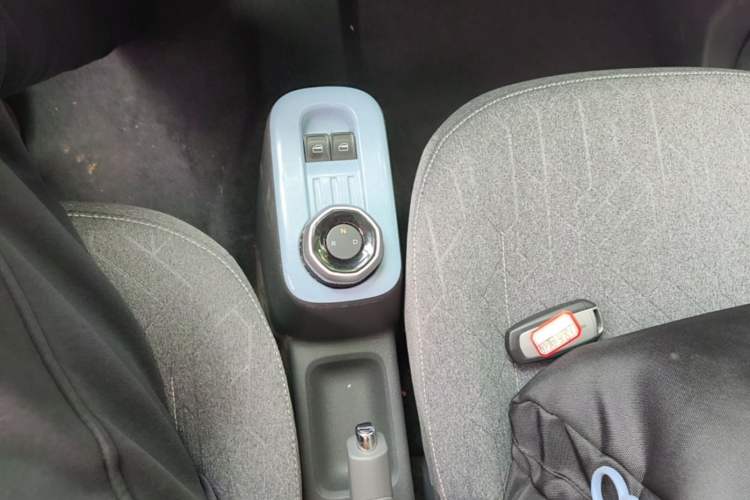 Used Geely Galaxy Panda 2024 Panda Mini 200km Endurance Bear Gear Lever