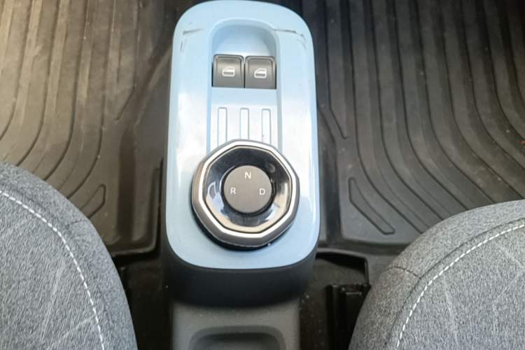 Used Geely Galaxy Panda 2024 Panda Mini 200km Endurance Bear Gear Lever
