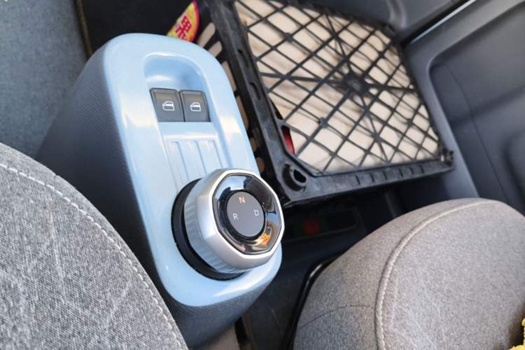 Used Geely Galaxy Panda 2024 Panda Mini 200km Endurance Bear Gear Lever