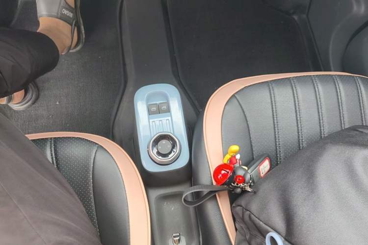 Used Geely Galaxy Panda 2024 Panda Mini 200km Endurance Bear Gear Lever