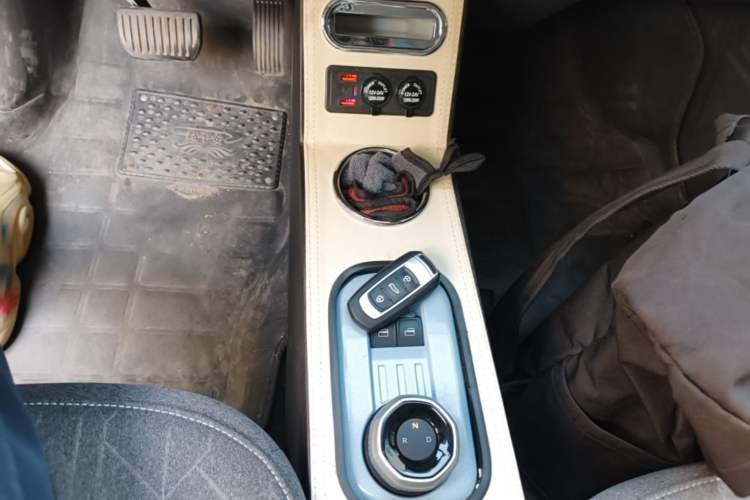 Used Geely Galaxy Panda 2024 Panda Mini 200km Endurance Bear Gear Lever