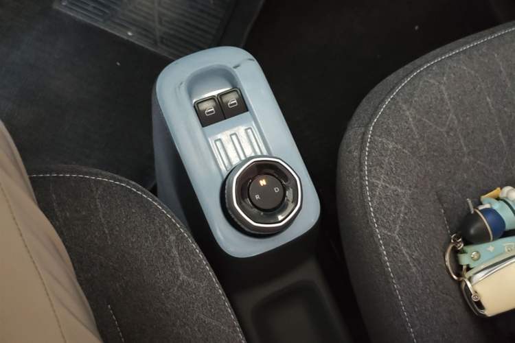 Used Geely Galaxy Panda 2024 Panda Mini 200km Endurance Bear Gear Lever
