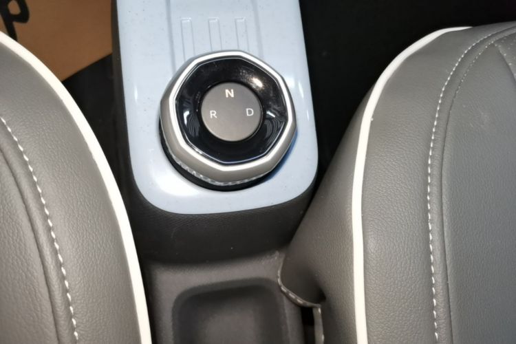 Used Geely Galaxy Panda 2024 Panda Mini 200km Endurance Bear Gear Lever