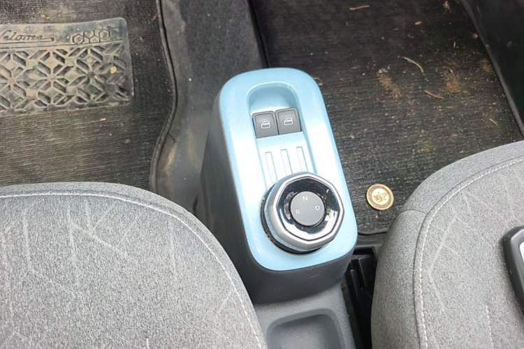 Used Geely Galaxy Panda 2024 Panda Mini 200km Endurance Bear Gear Lever