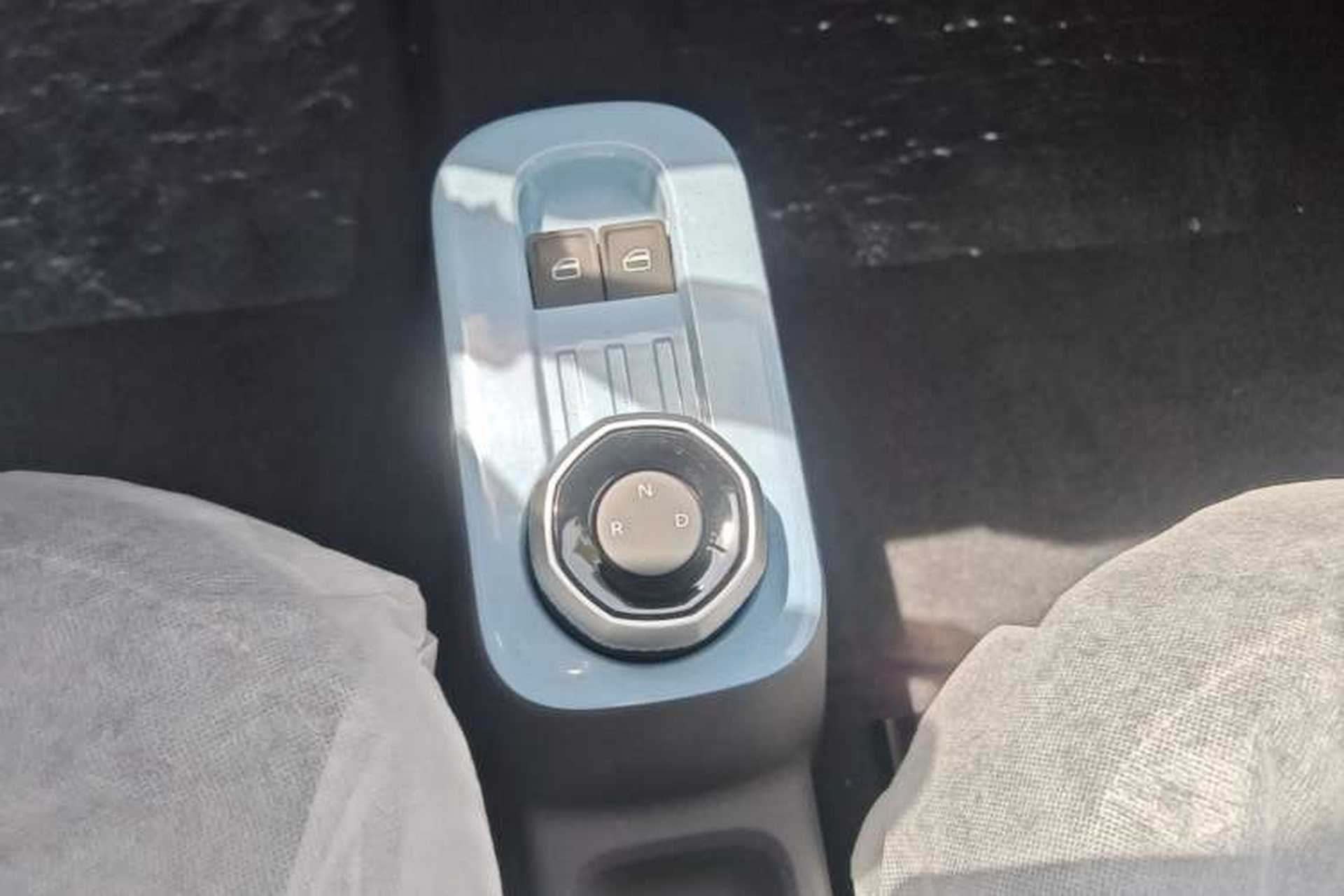 Used Geely Galaxy Panda 2024 Panda Mini 200km Endurance Bear Gear Lever