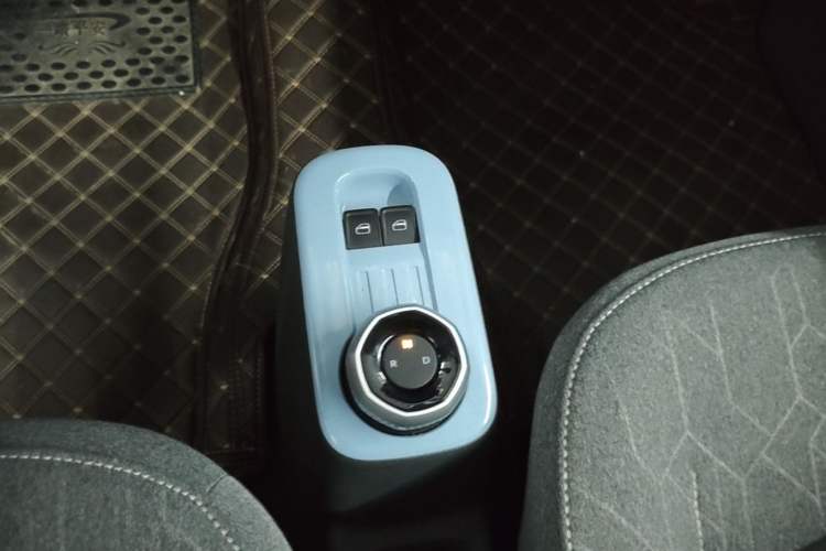 Used Geely Galaxy Panda 2024 Panda Mini 200km Endurance Bear Gear Lever