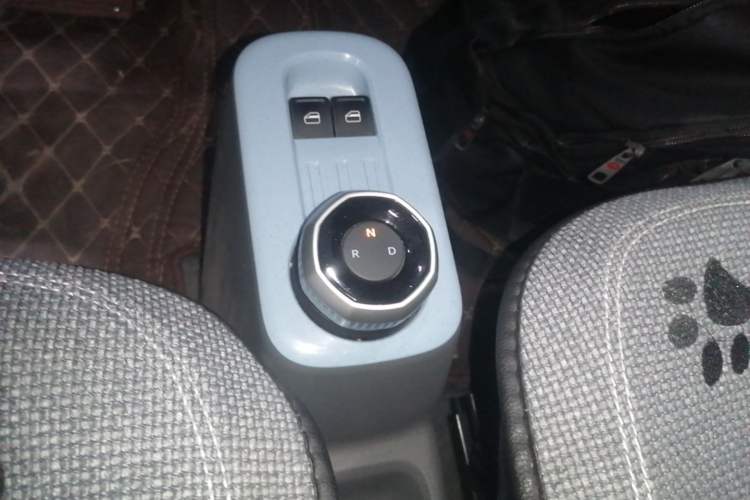Used Geely Galaxy Panda 2024 Panda Mini 200km Endurance Bear Gear Lever