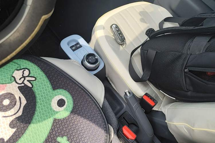 Used Geely Galaxy Panda 2024 Panda Mini 200km Endurance Bear Gear Lever