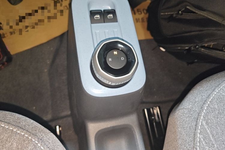 Used Geely Galaxy Panda 2024 Panda Mini 200km Endurance Bear Gear Lever